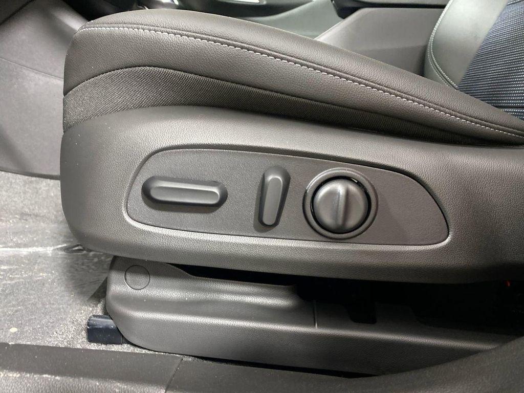 new 2025 Buick Envista car, priced at $25,670