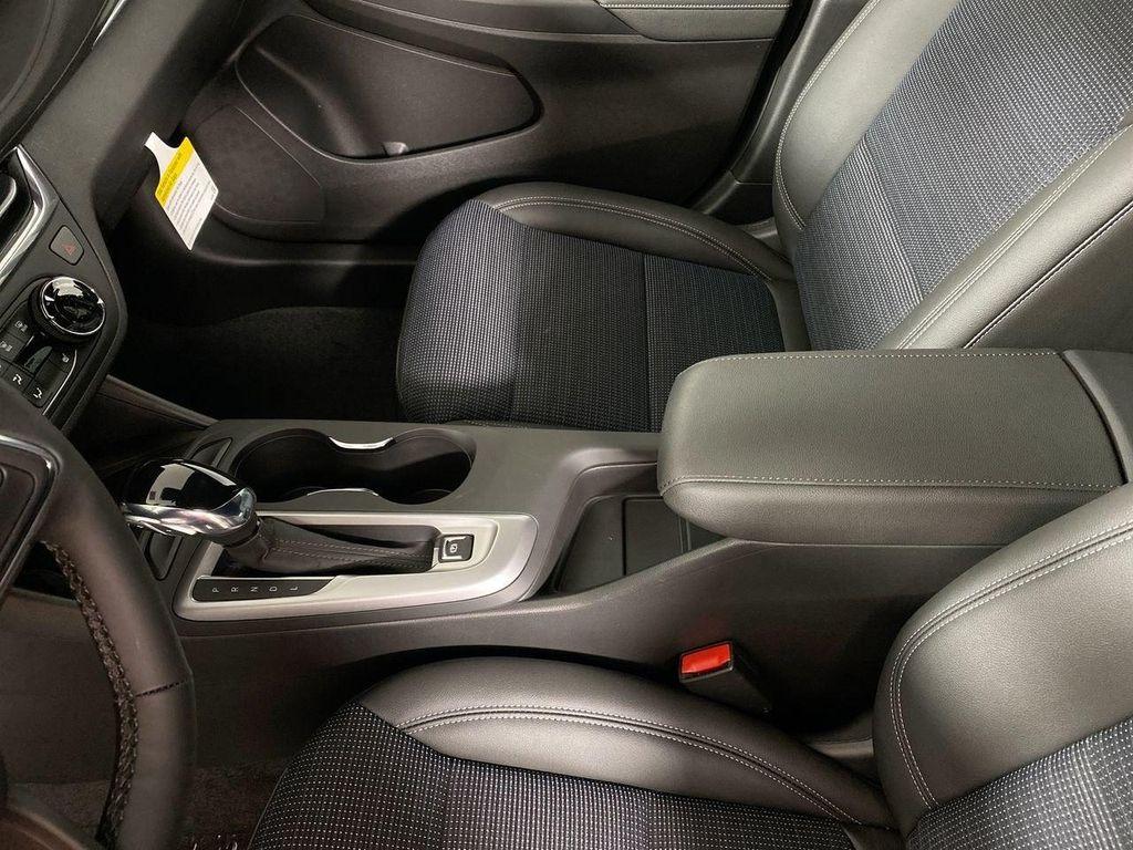 new 2025 Buick Envista car, priced at $25,670