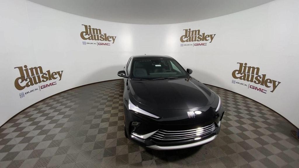 new 2025 Buick Envista car, priced at $25,670