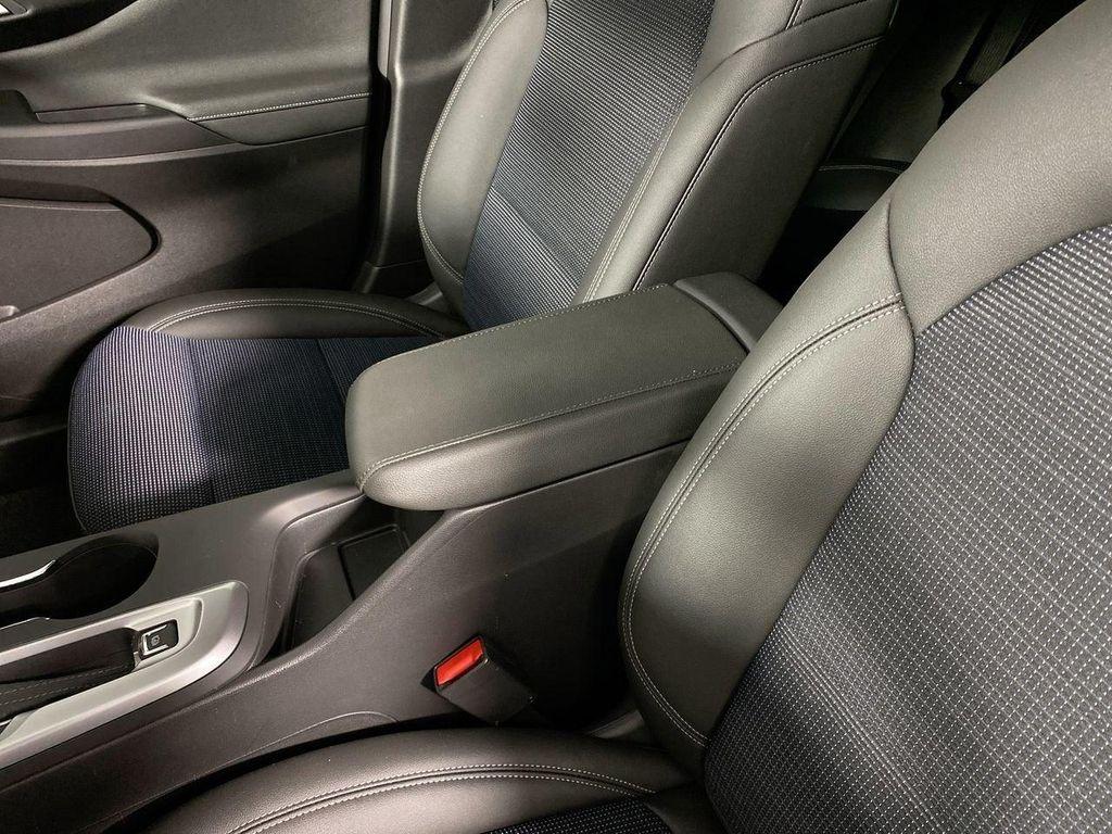 new 2025 Buick Envista car, priced at $25,670