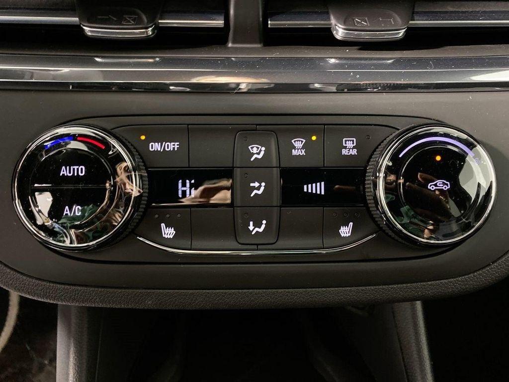 new 2025 Buick Envista car, priced at $25,670