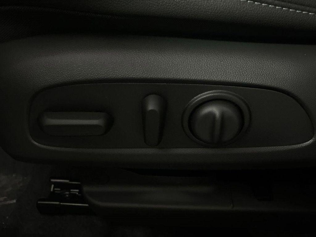 new 2025 Buick Envista car, priced at $25,150