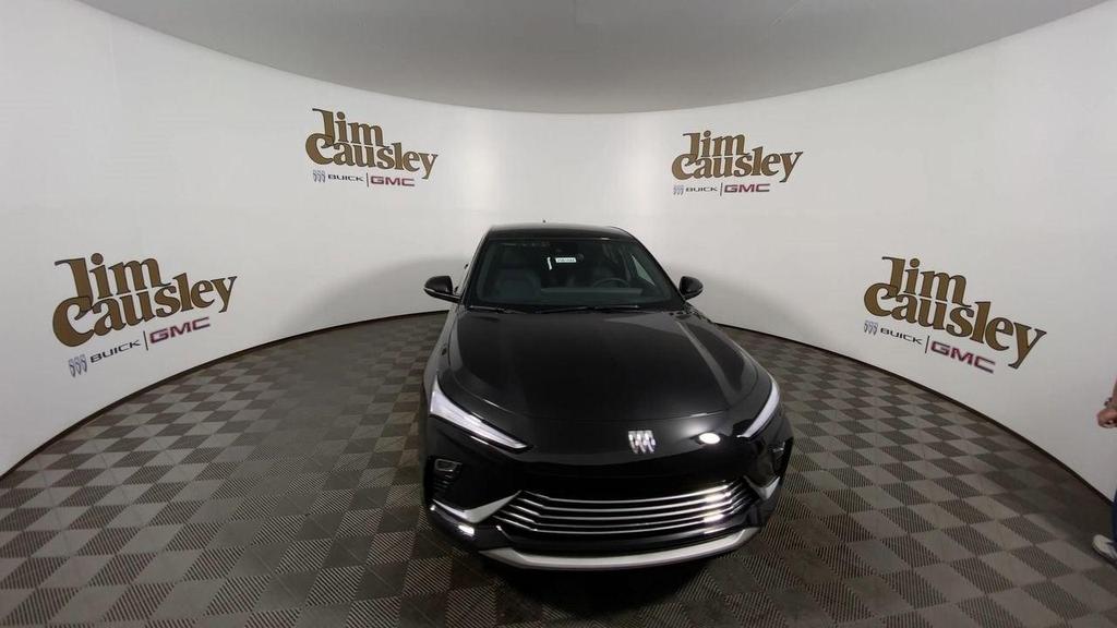 new 2025 Buick Envista car, priced at $24,630