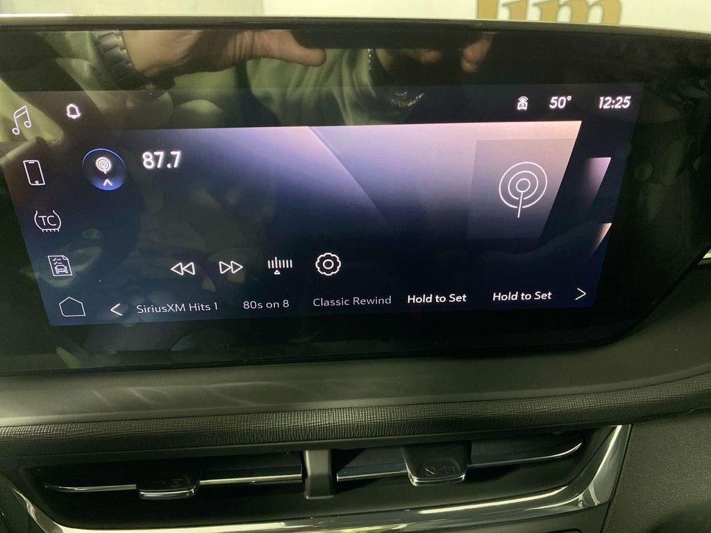 new 2025 Buick Envista car, priced at $24,923