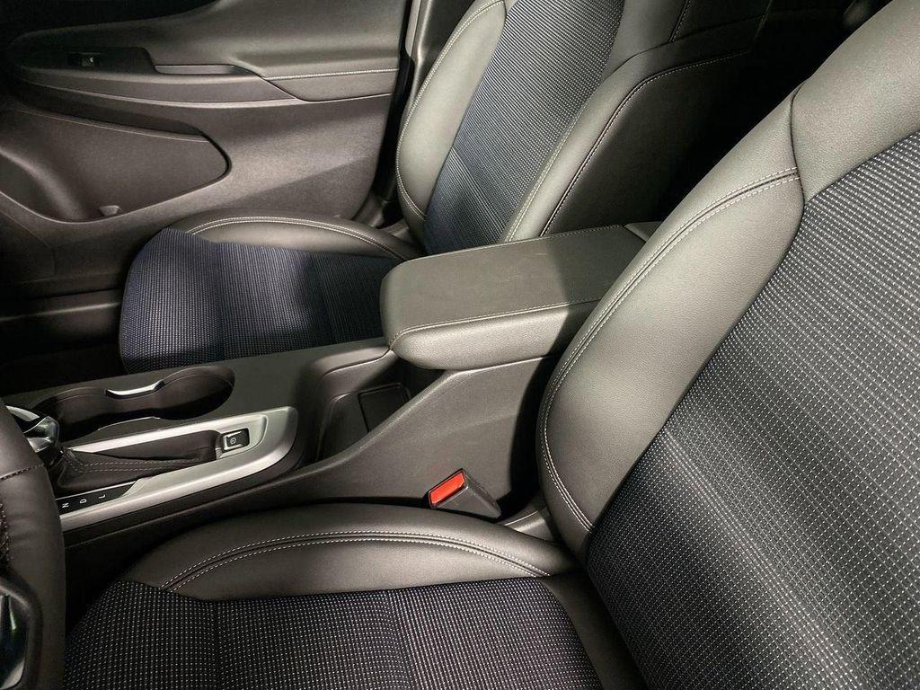 new 2025 Buick Envista car, priced at $25,670