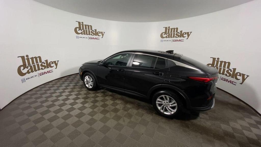new 2025 Buick Envista car, priced at $25,670