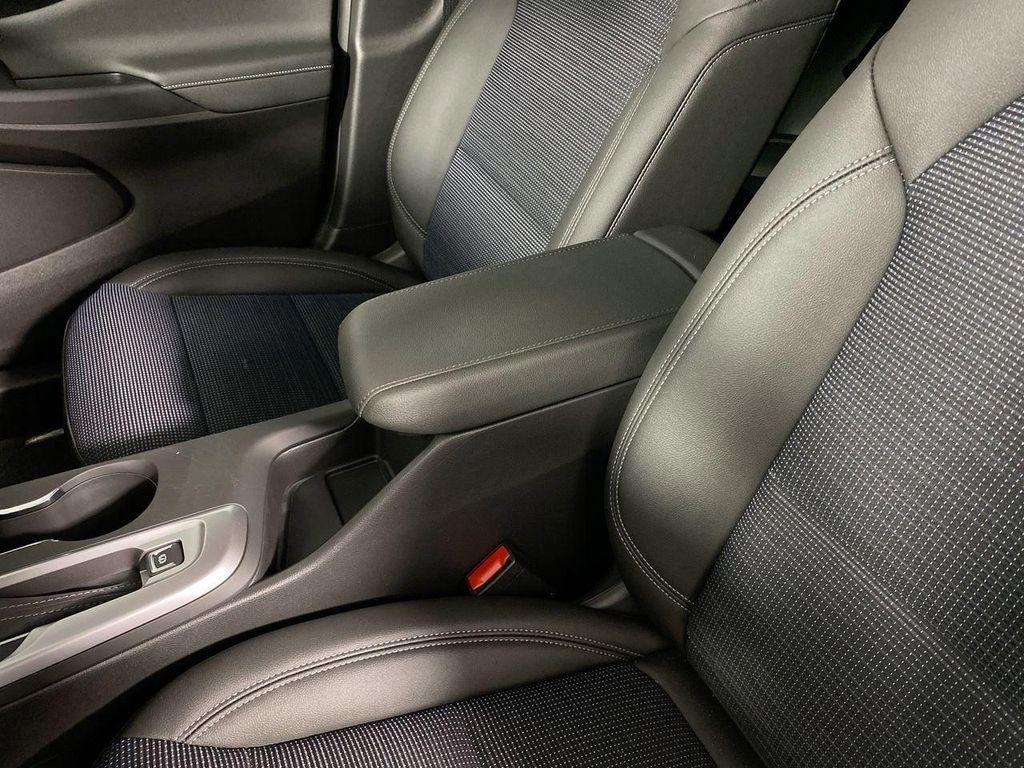 new 2025 Buick Envista car, priced at $24,923