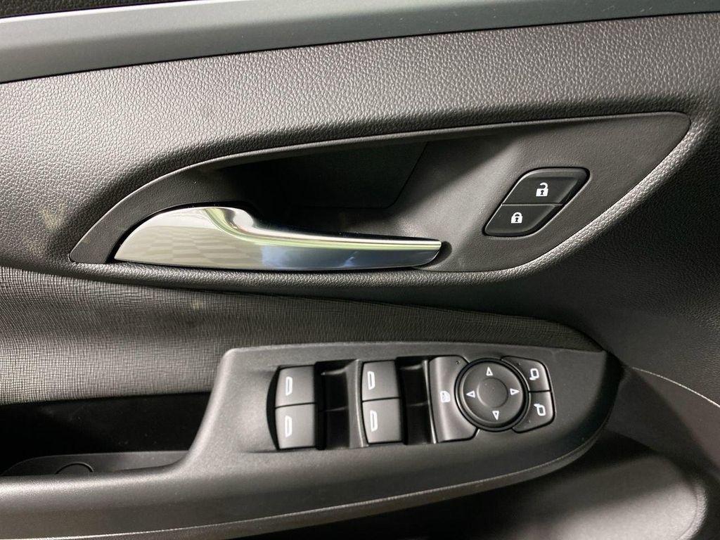 new 2025 Buick Envista car, priced at $24,923