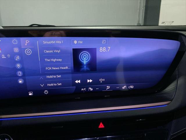 new 2025 Buick Envision car, priced at $39,899