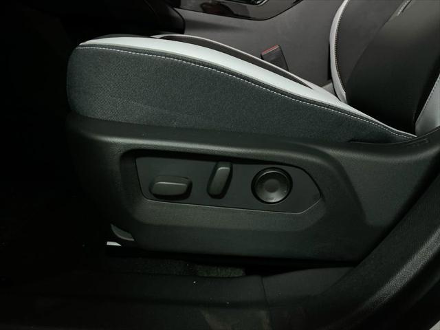 new 2025 Buick Envision car, priced at $39,899