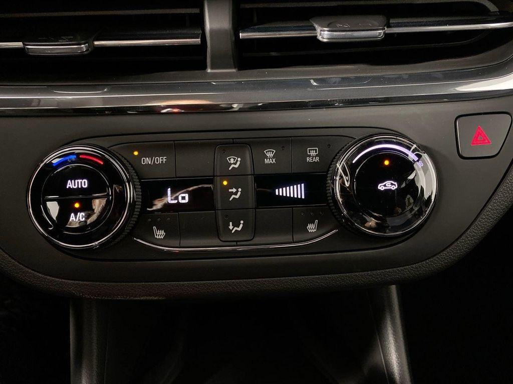 new 2025 Buick Envista car, priced at $25,670