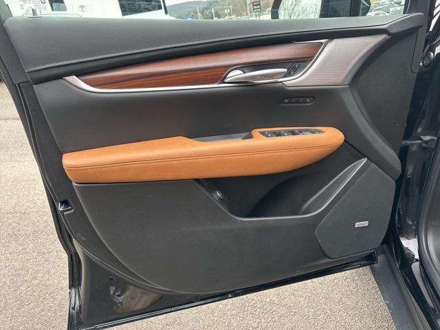 used 2025 Cadillac XT5 car, priced at $50,906