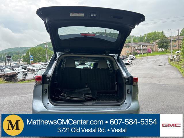 used 2021 Toyota Highlander car, priced at $35,925