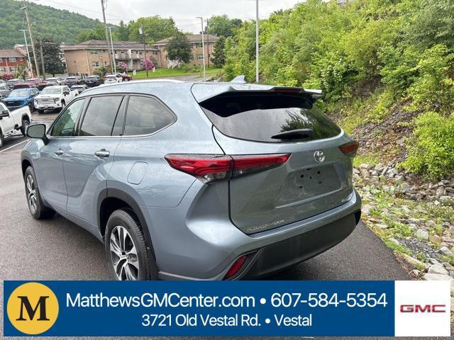 used 2021 Toyota Highlander car, priced at $35,925