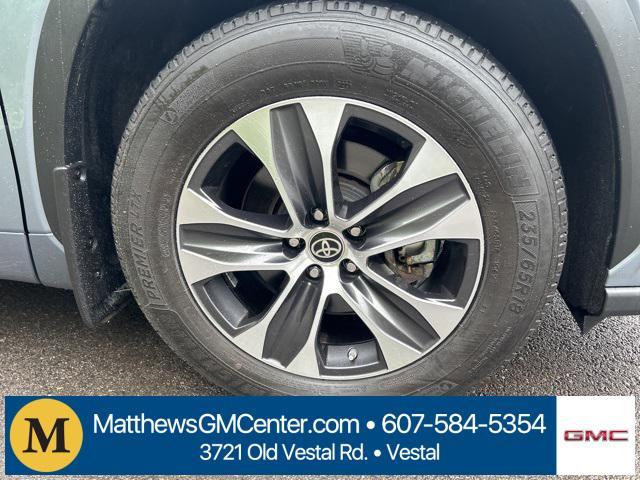 used 2021 Toyota Highlander car, priced at $35,925