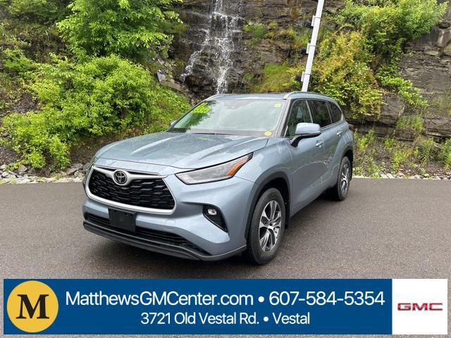 used 2021 Toyota Highlander car, priced at $35,925