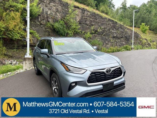 used 2021 Toyota Highlander car, priced at $35,925