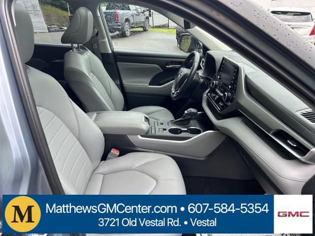 used 2021 Toyota Highlander car, priced at $35,925