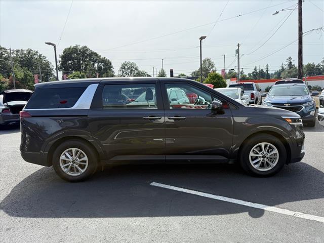 used 2024 Kia Carnival car