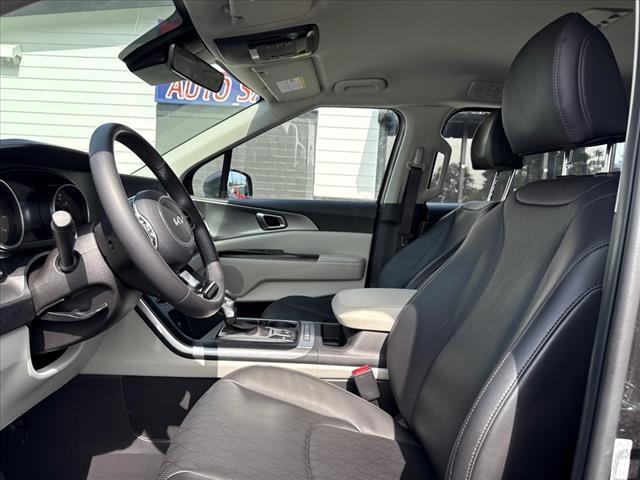 used 2024 Kia Carnival car