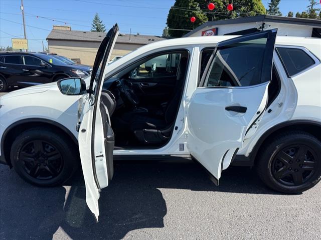 used 2016 Nissan Rogue car