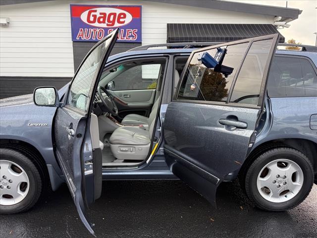 used 2005 Toyota Highlander car, priced at $9,888