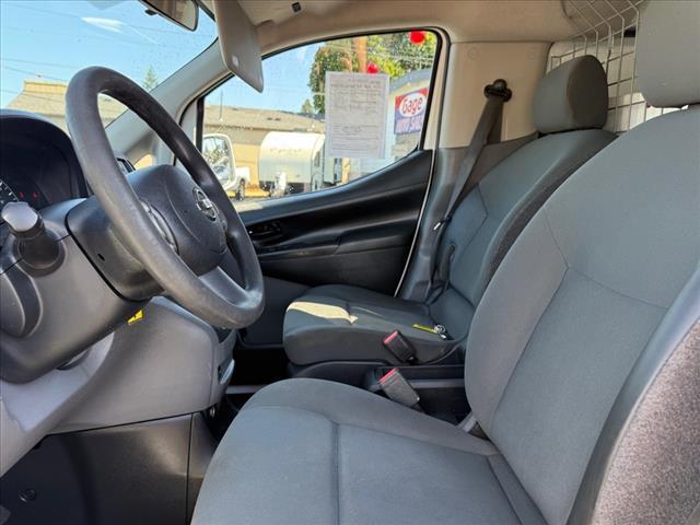 used 2016 Nissan NV200 car