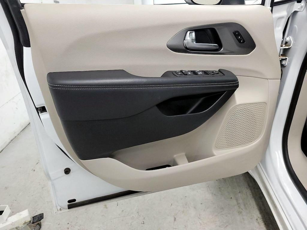 used 2023 Chrysler Pacifica car, priced at $24,998