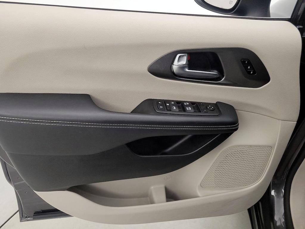 used 2023 Chrysler Pacifica car, priced at $24,998