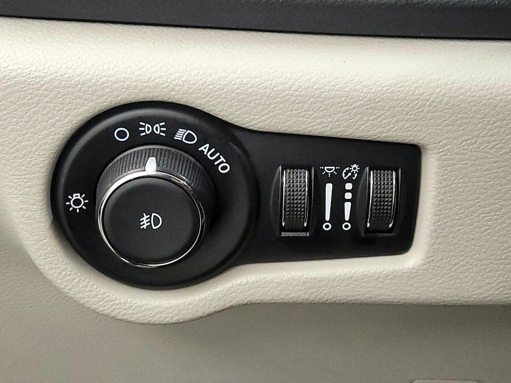 used 2023 Chrysler Pacifica car, priced at $24,998