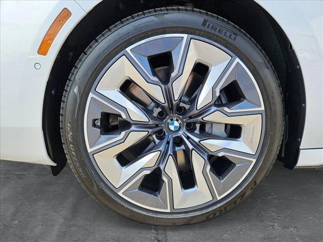 new 2025 BMW 760 car, priced at $134,675