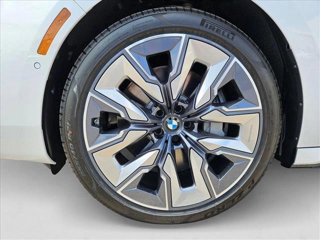 new 2025 BMW 760 car, priced at $134,675
