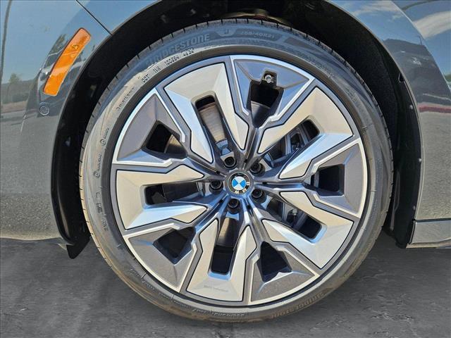 new 2025 BMW 760 car, priced at $130,575