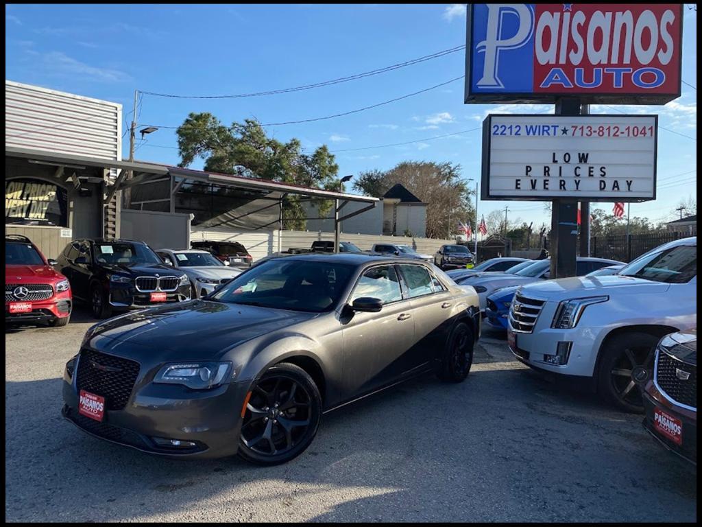 used 2022 Chrysler 300 car