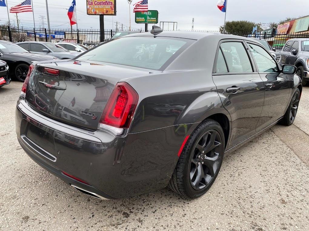 used 2023 Chrysler 300 car