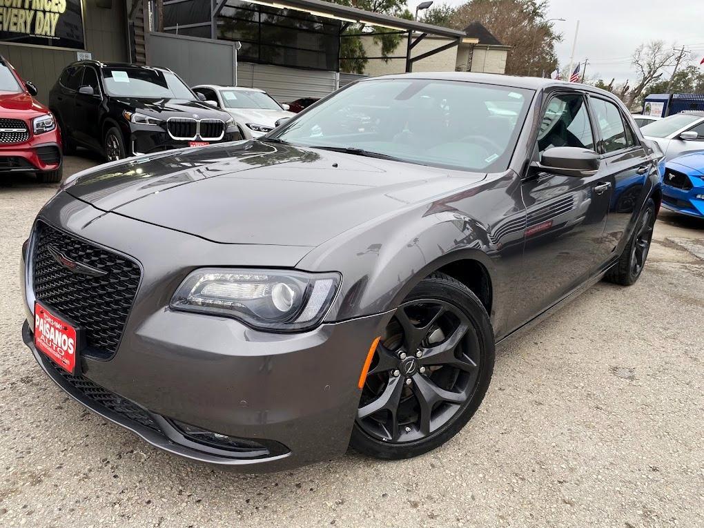 used 2023 Chrysler 300 car