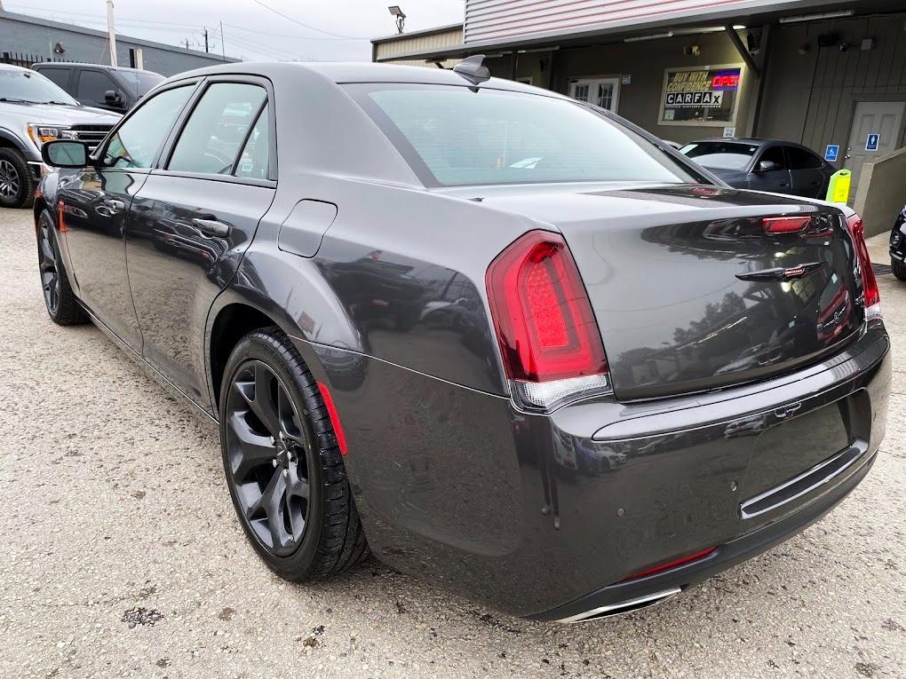 used 2023 Chrysler 300 car