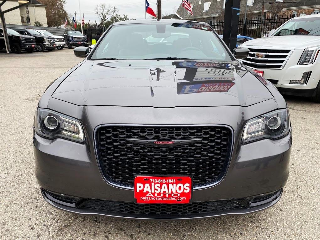 used 2023 Chrysler 300 car