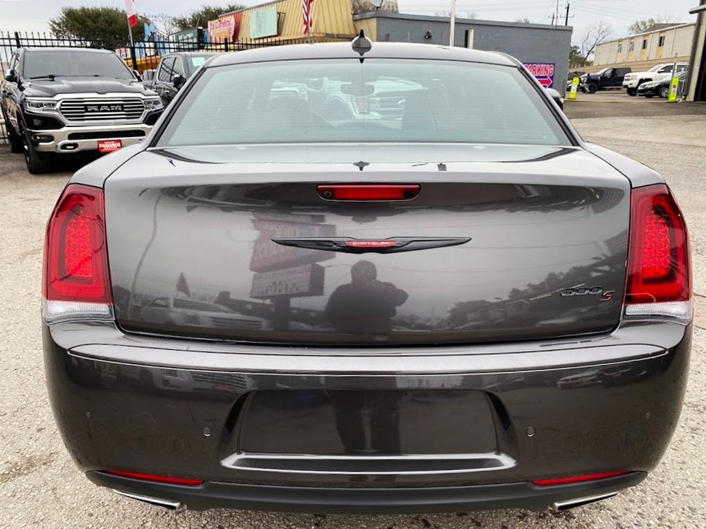 used 2023 Chrysler 300 car