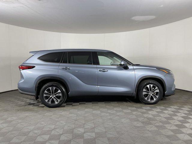 used 2022 Toyota Highlander car, priced at $34,497