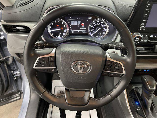 used 2022 Toyota Highlander car, priced at $34,497