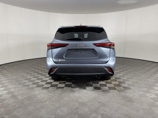 used 2022 Toyota Highlander car, priced at $34,497