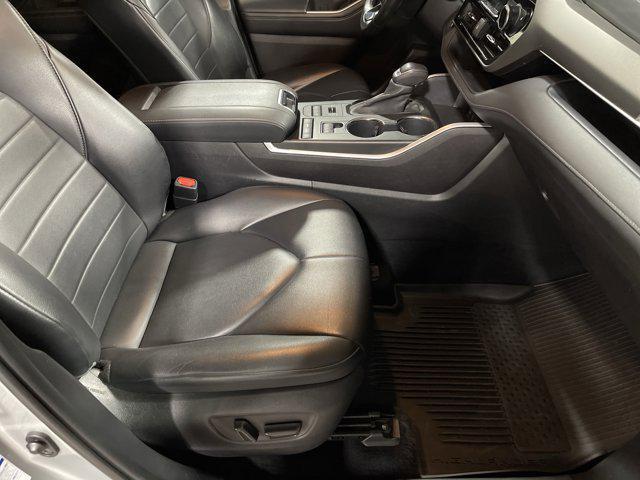 used 2021 Toyota Highlander car, priced at $30,997