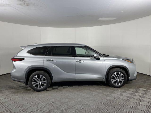 used 2021 Toyota Highlander car, priced at $30,997