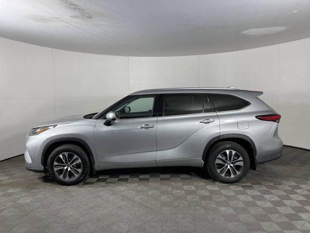 used 2021 Toyota Highlander car, priced at $30,997