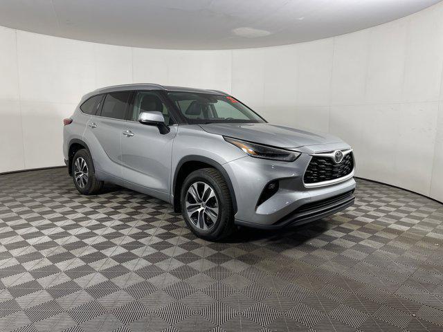 used 2021 Toyota Highlander car, priced at $30,997