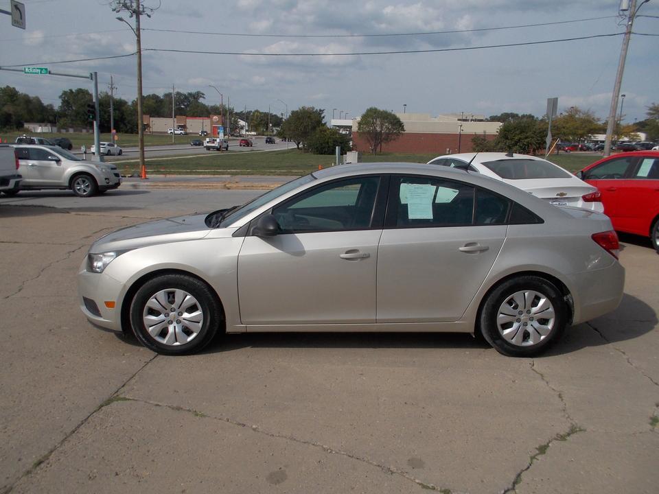 used 2014 Chevrolet Cruze car, priced at $8,995