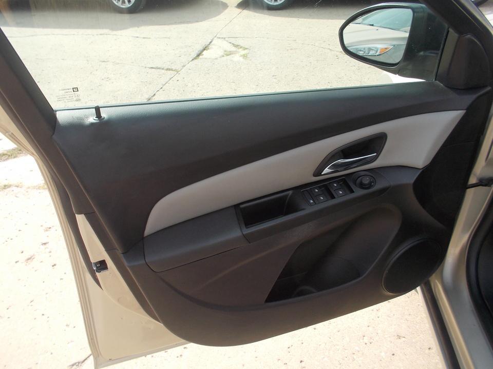 used 2014 Chevrolet Cruze car, priced at $8,995