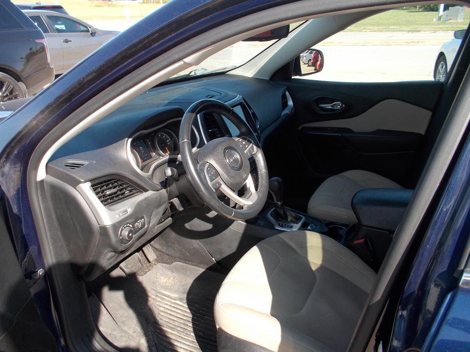 used 2016 Jeep Cherokee car, priced at $5,500