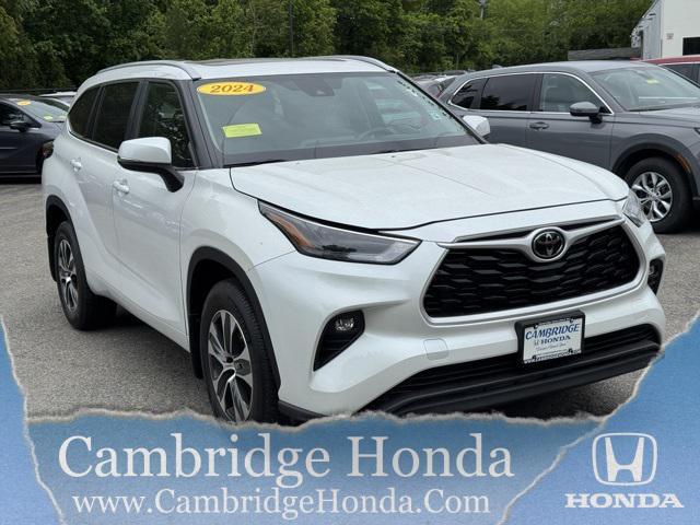 used 2024 Toyota Highlander car, priced at $42,500